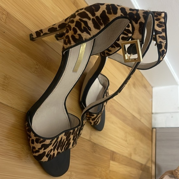 Louise et Cie 3 1/2” stilleto leopard print ankle strap sandals - Picture 2 of 4